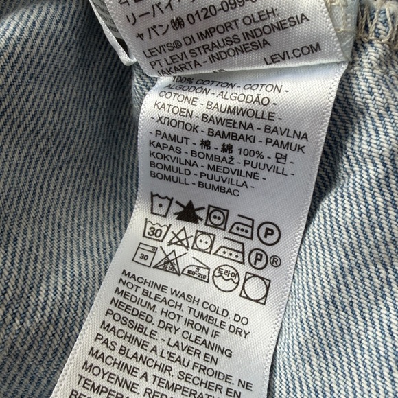 Levi’s Denim Jacket - Picture 4 of 4